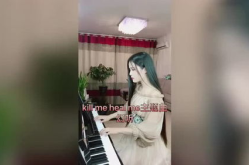 弹钢琴的胖小姐姐,胖小姐姐弹奏钢琴的优雅瞬间