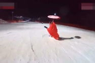 滑雪小姐姐红衣,魅力四溢的滑雪小姐姐风采
