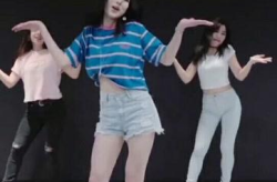 小姐姐舞动旋律,小姐姐演绎青春风采