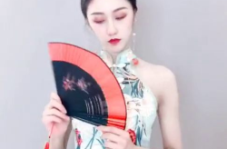 双马尾小姐姐穿旗袍跳舞,双马尾小姐姐演绎古典美